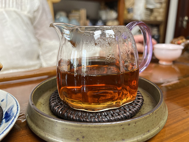 图为沪上老茶人样品90年代初老生茶