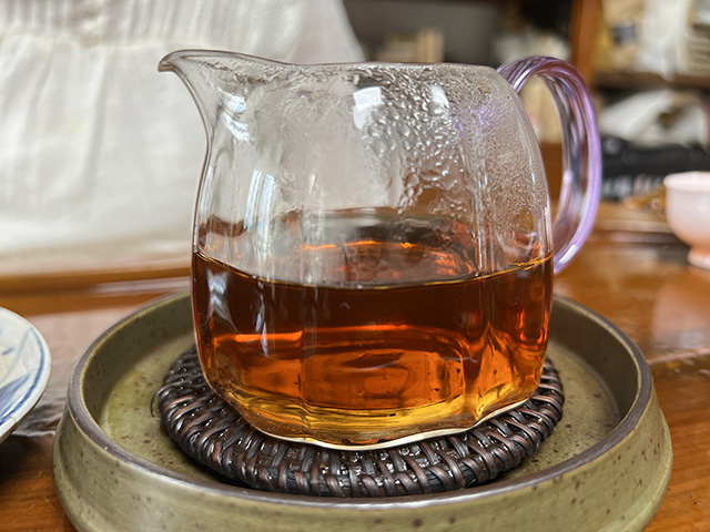 图为沪上老茶人样品90年代初老生茶