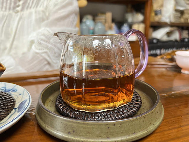 图为沪上老茶人样品90年代初老生茶