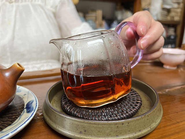 图为沪上老茶人样品90年代初老生茶
