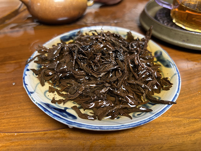 图为沪上老茶人样品90年代初老生茶