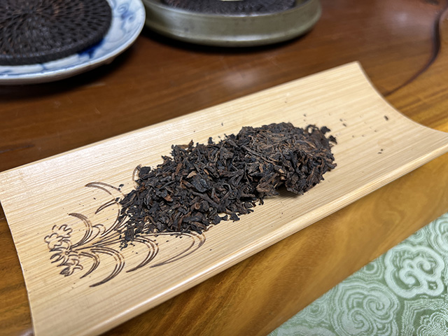 图为春城茶厂1993年春城小饼熟普