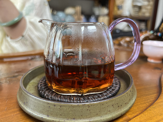 图为春城茶厂1993年春城小饼熟普