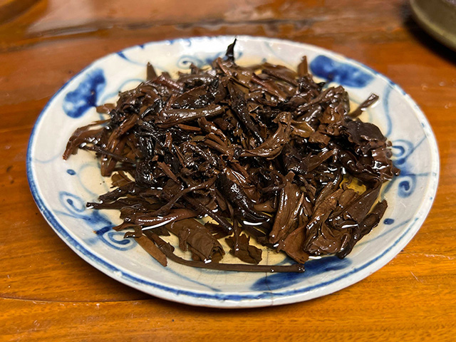 图为2000年易武老树圆茶易武春尖