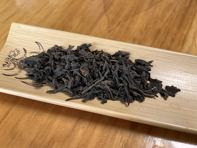 图为沪上老茶人样品70年代干仓老茶