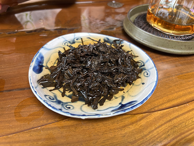 图为沪上老茶人样品70年代干仓老茶