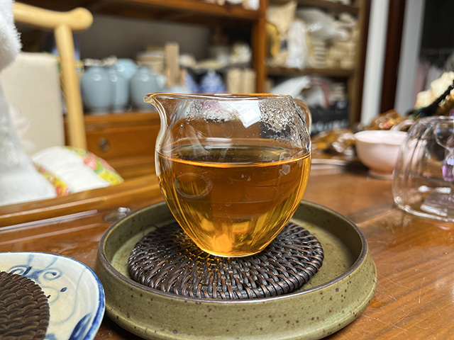 图为沪上老茶人样品纯干仓石昆牧制熟茶