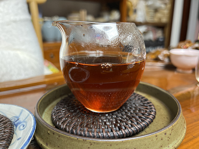 图为沪上老茶人样品纯干仓石昆牧制熟茶
