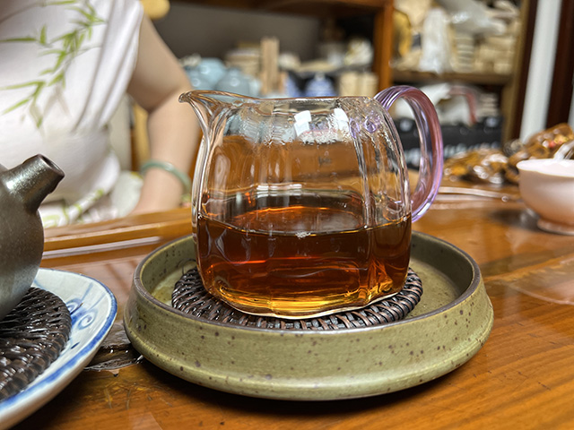 图为沪上老茶人样品纯干仓石昆牧制熟茶