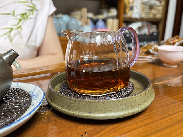 图为沪上老茶人样品纯干仓石昆牧制熟茶