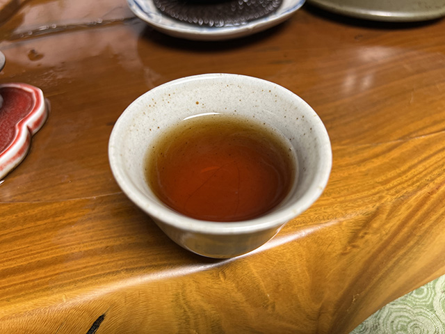 图为沪上老茶人样品纯干仓石昆牧制熟茶