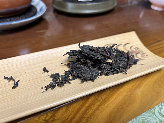 图为80年代易武野放古树茶青沱