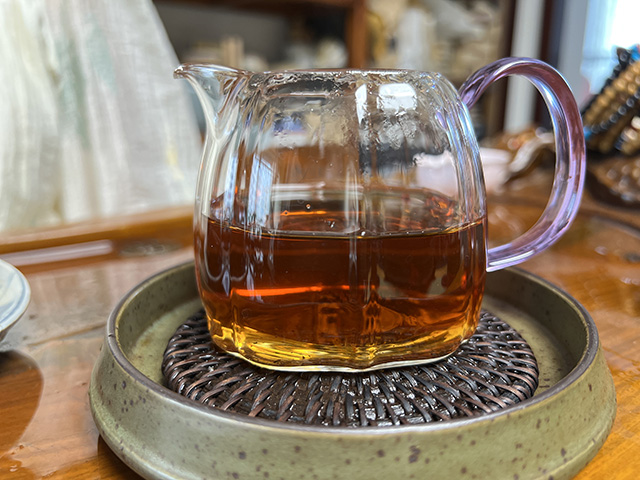 图为80年代易武野放古树茶青沱