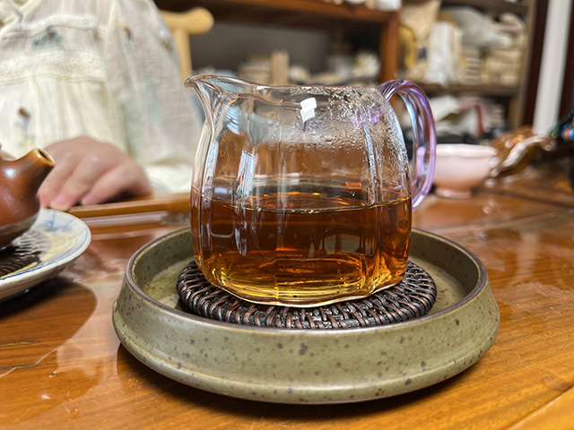 图为80年代易武野放古树茶青沱