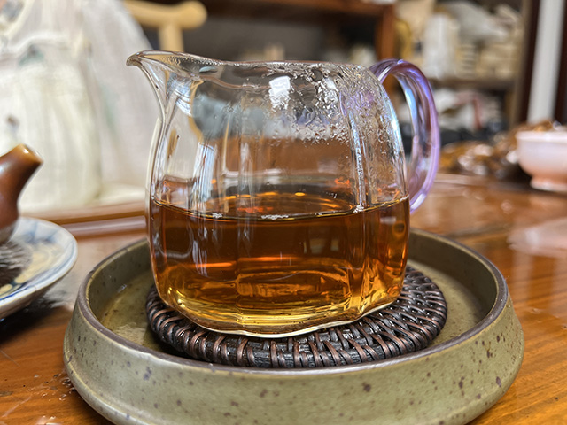 图为80年代易武野放古树茶青沱