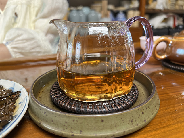 图为80年代易武野放古树茶青沱