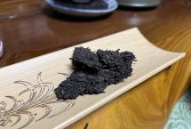 韩国定制，名山拼配：春城90年代初“无字”铁饼的厚实参韵
