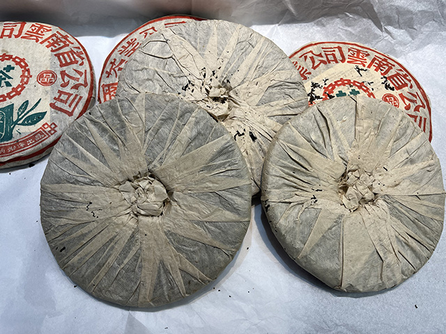 图为90年代樟香极品青饼