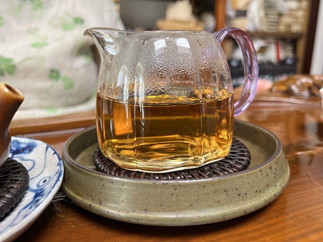 图为90年代樟香极品青饼