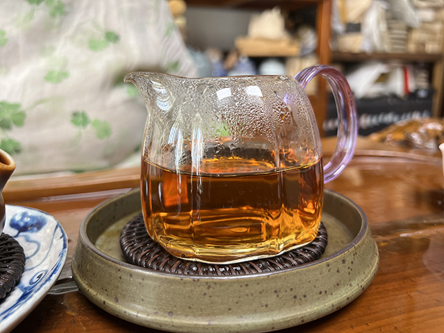 图为90年代樟香极品青饼