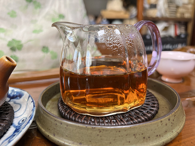 图为90年代樟香极品青饼