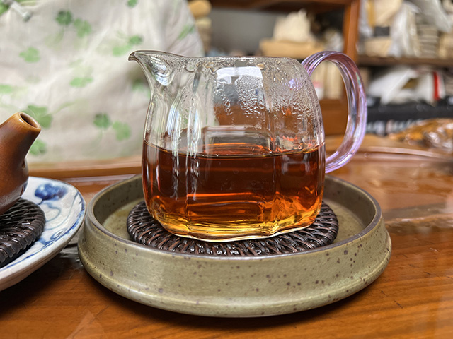 图为90年代樟香极品青饼