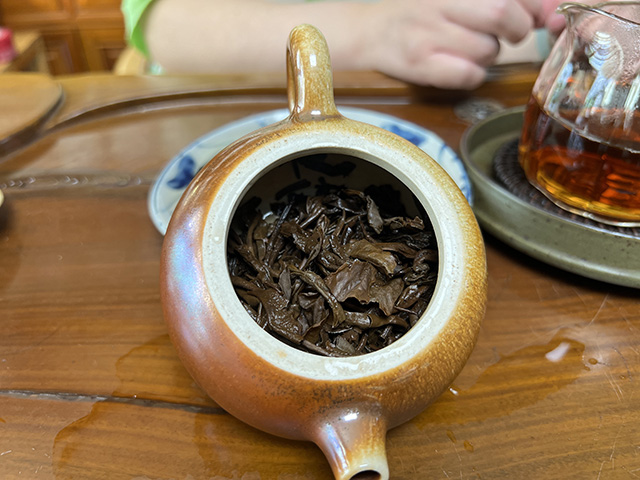 图为90年代樟香极品青饼