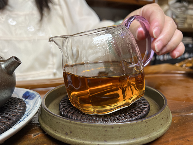 图为90年代大益玫瑰熟砖