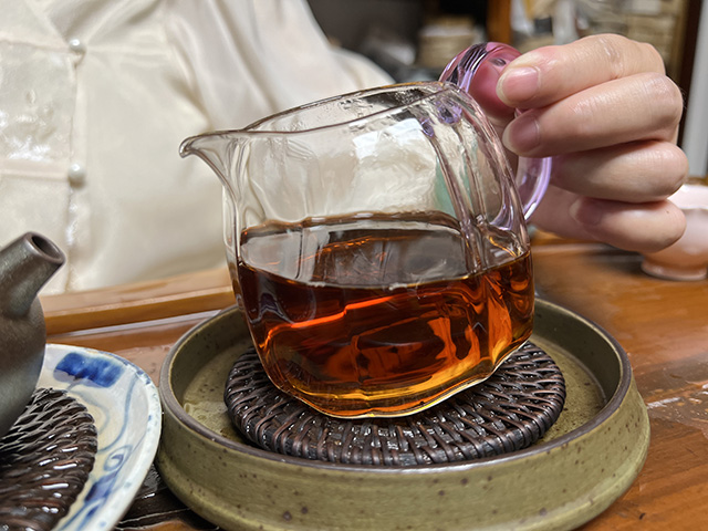 图为90年代大益玫瑰熟砖