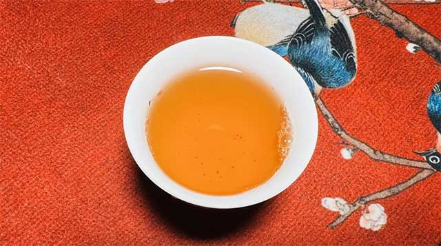 广隆2013年金藏青饼普洱茶