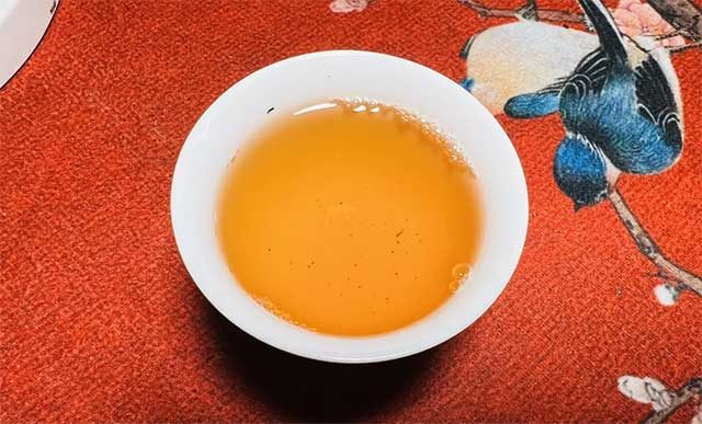 广隆2013年金藏青饼普洱茶