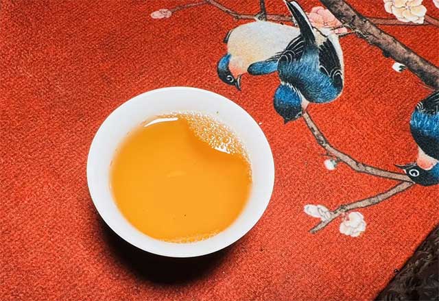 广隆2013年金藏青饼普洱茶