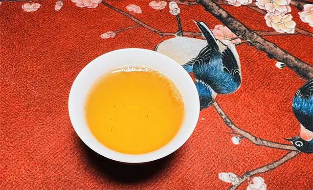 广隆2013年金藏青饼普洱茶