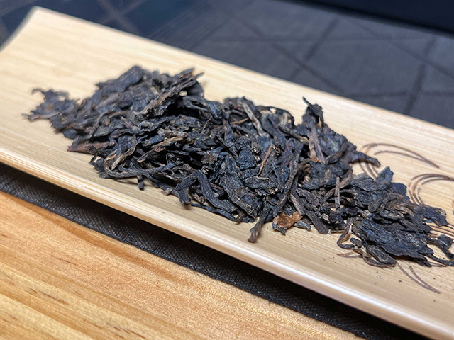 图为紫玉牌2006年忙肺古树老茶
