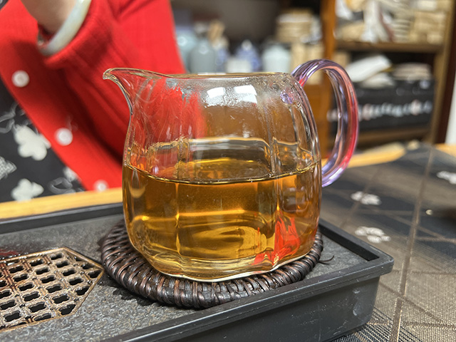图为紫玉牌2006年忙肺古树老茶