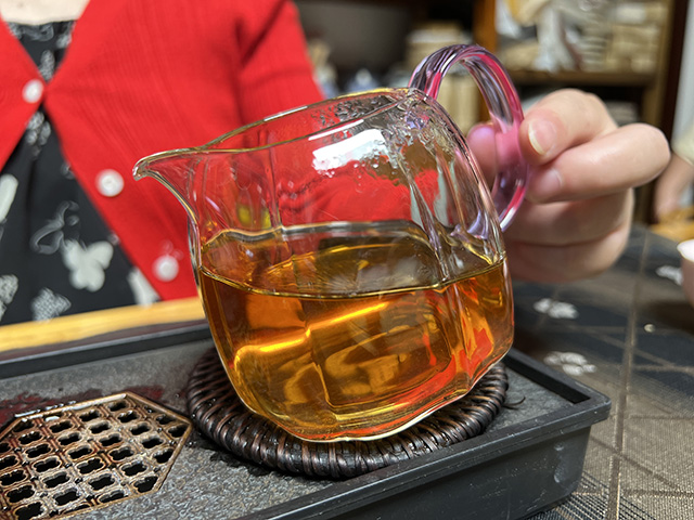 图为紫玉牌2006年忙肺古树老茶