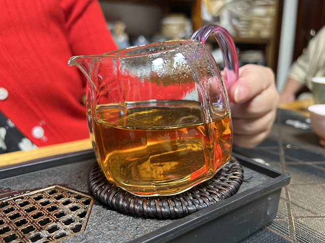 图为紫玉牌2006年忙肺古树老茶