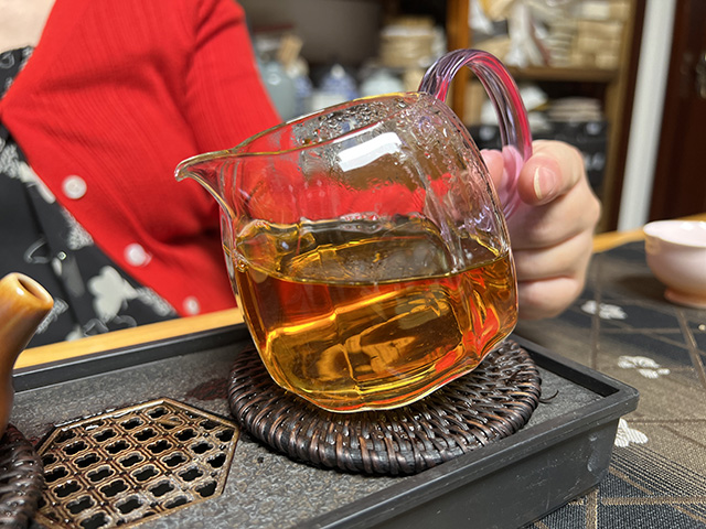 图为紫玉牌2006年忙肺古树老茶