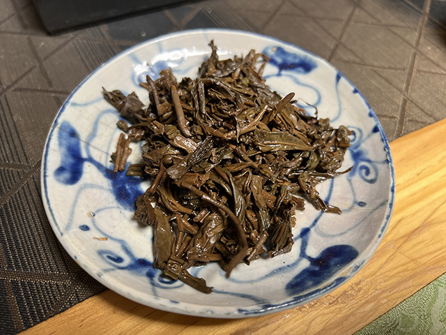 图为紫玉牌2006年忙肺古树老茶