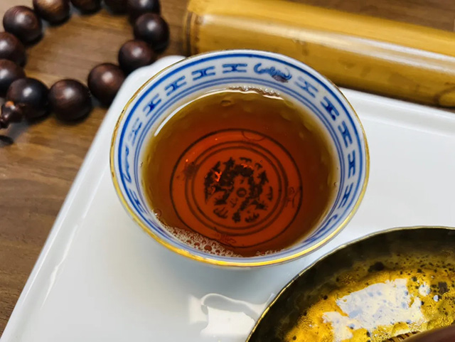 勐海茶厂2003年红大益002早春茶