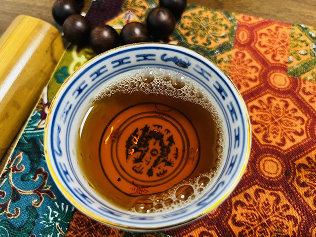 下关2003年小飞铁饼普洱茶