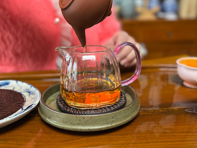 图为紫玉2007年永德忙肺山古树茶
