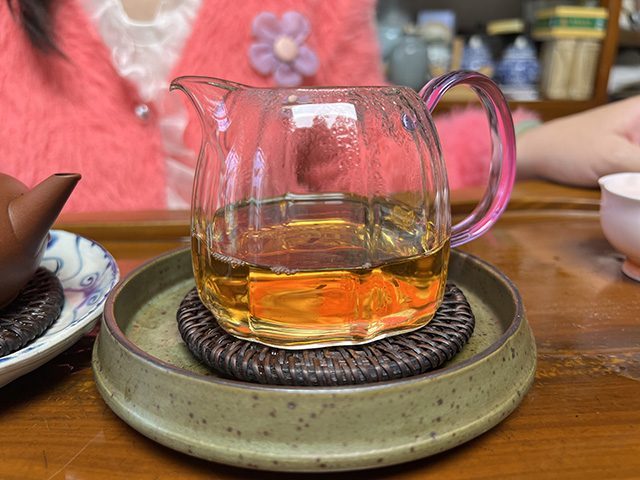 图为紫玉2007年永德忙肺山古树茶