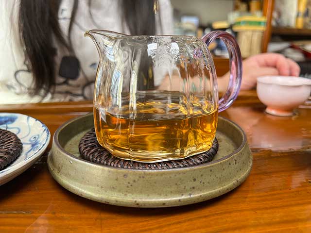 图为紫玉2007年永德武家寨古树茶