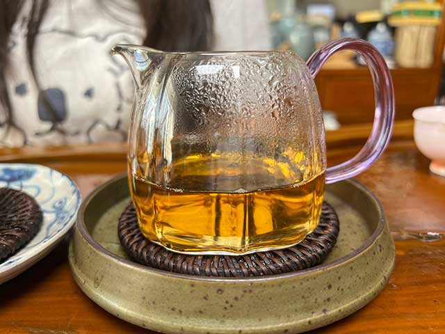 图为紫玉2007年永德武家寨古树茶
