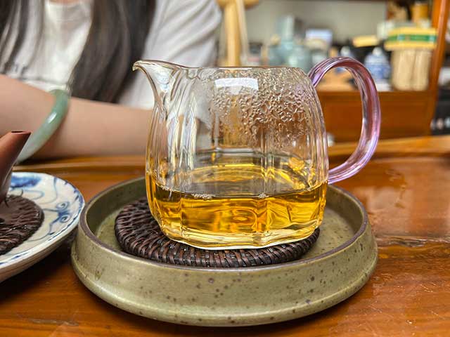 图为紫玉2007年永德武家寨古树茶