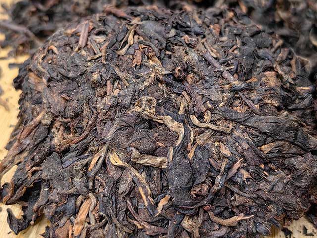 图为沙河茶厂东半山90年代老冰岛茶