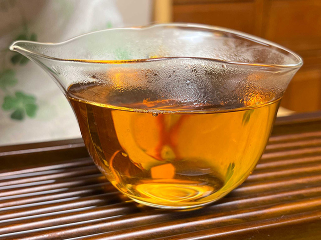 图为沙河茶厂东半山90年代老冰岛茶