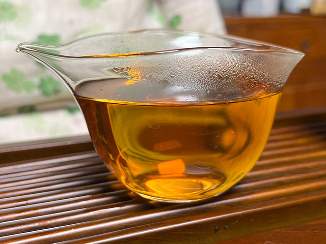 图为沙河茶厂东半山90年代老冰岛茶