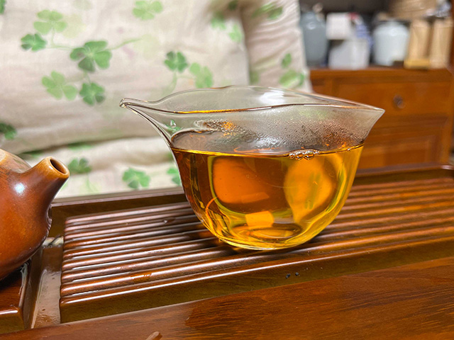 图为沙河茶厂东半山90年代老冰岛茶